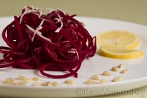 Salata de sfecla rosie cu hrean si seminte de pin (raw vegan)